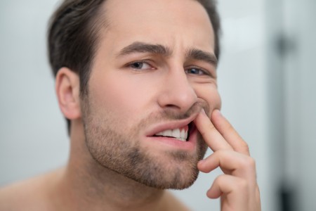 6 causas de las encas inflamadas.