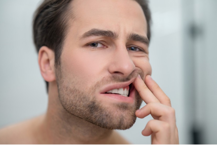 6 causas de las encas inflamadas.