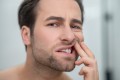 6 causas de las encas inflamadas.